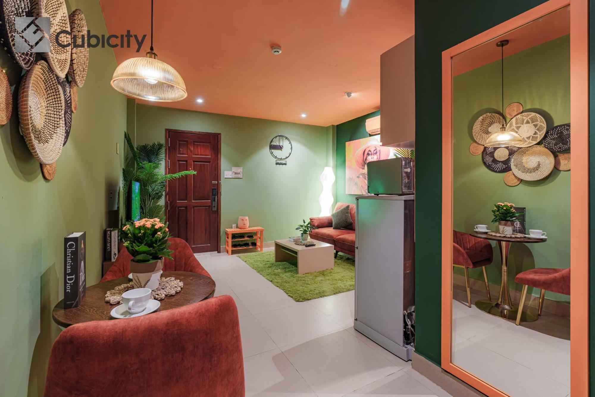 Cubicity Metro House *