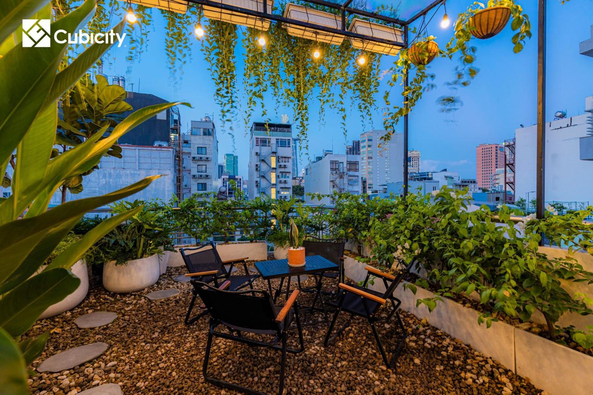 Cubicity Metro House *