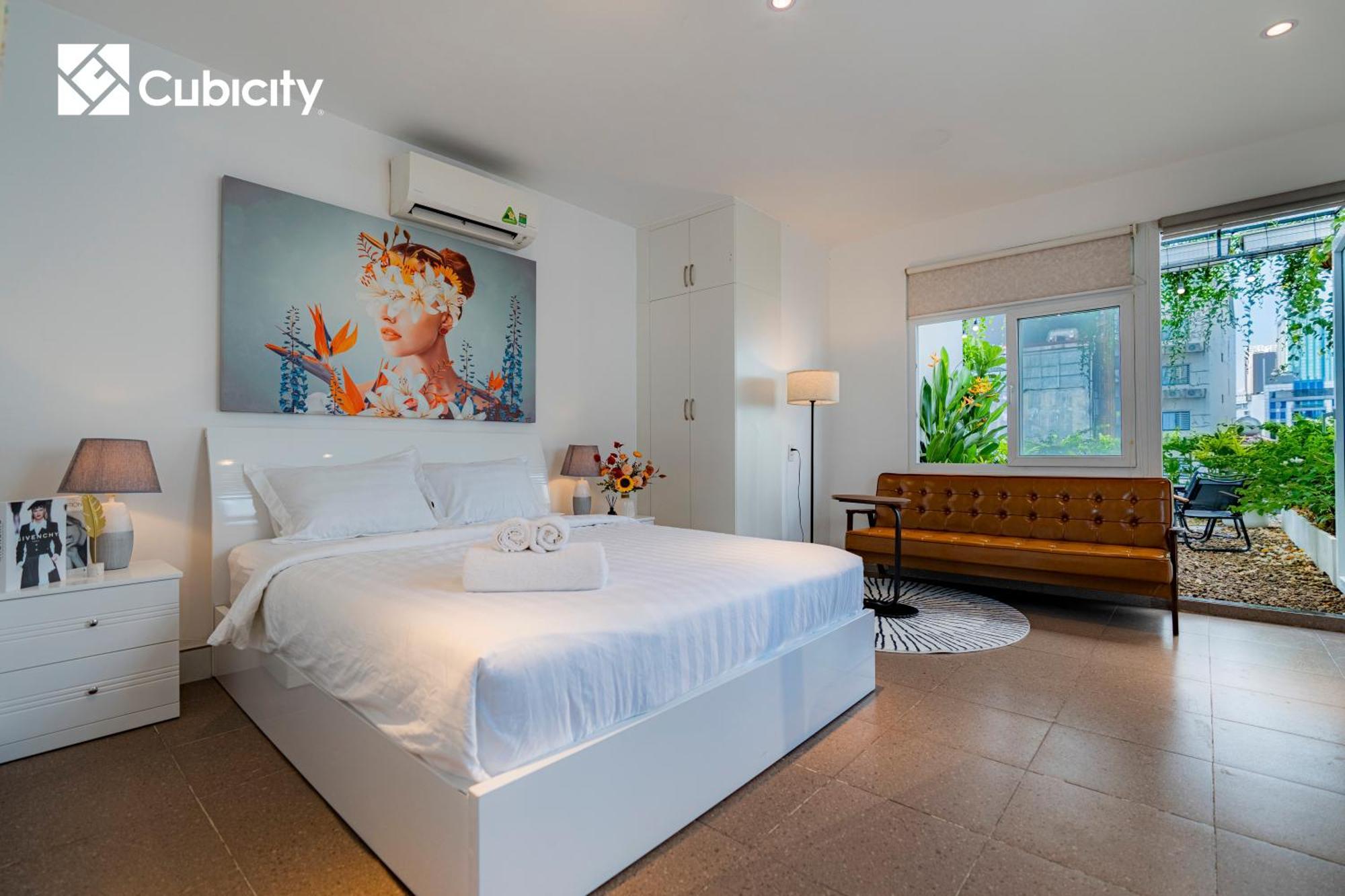 Cubicity Metro House *