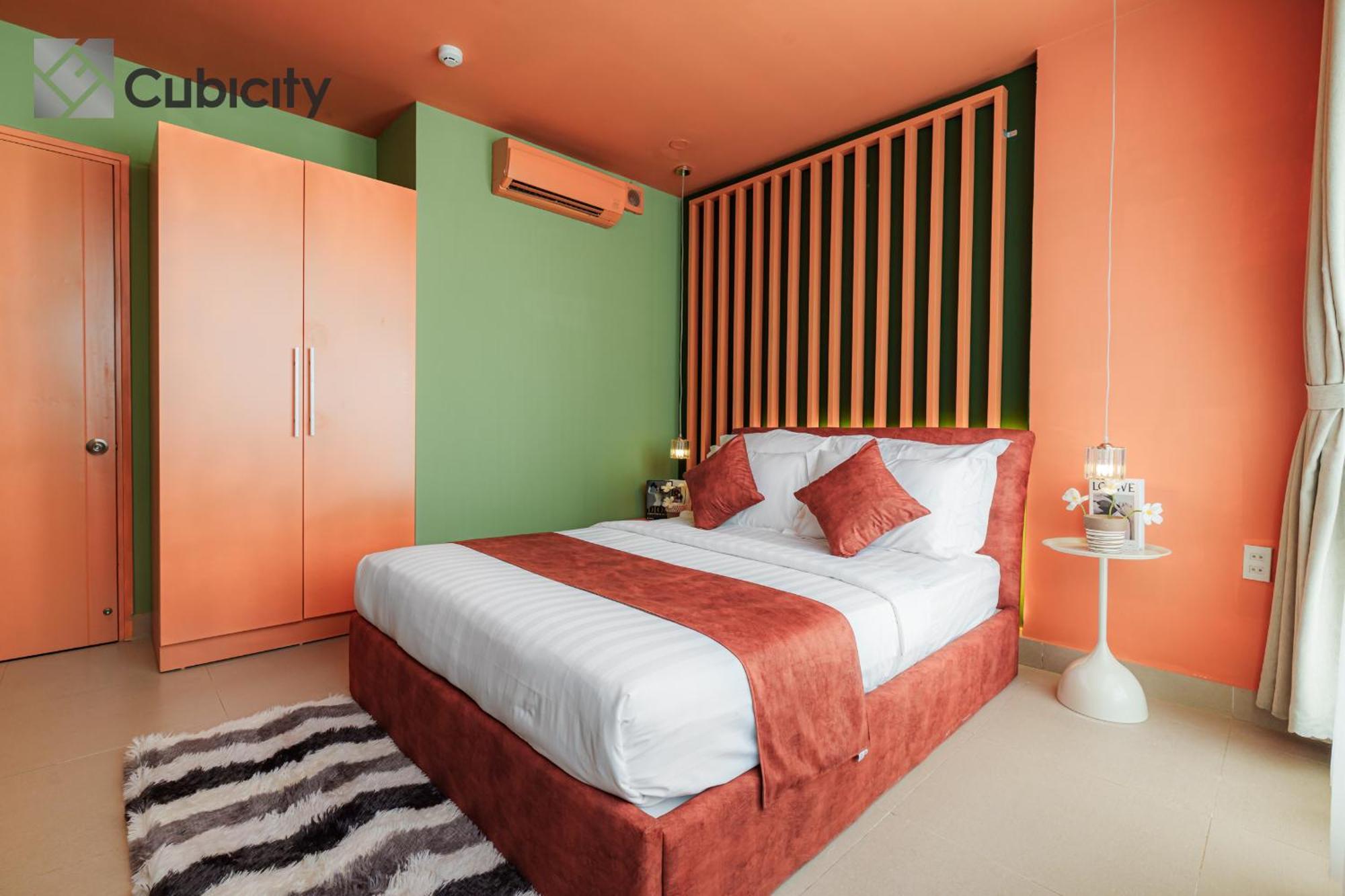 Cubicity Metro House *