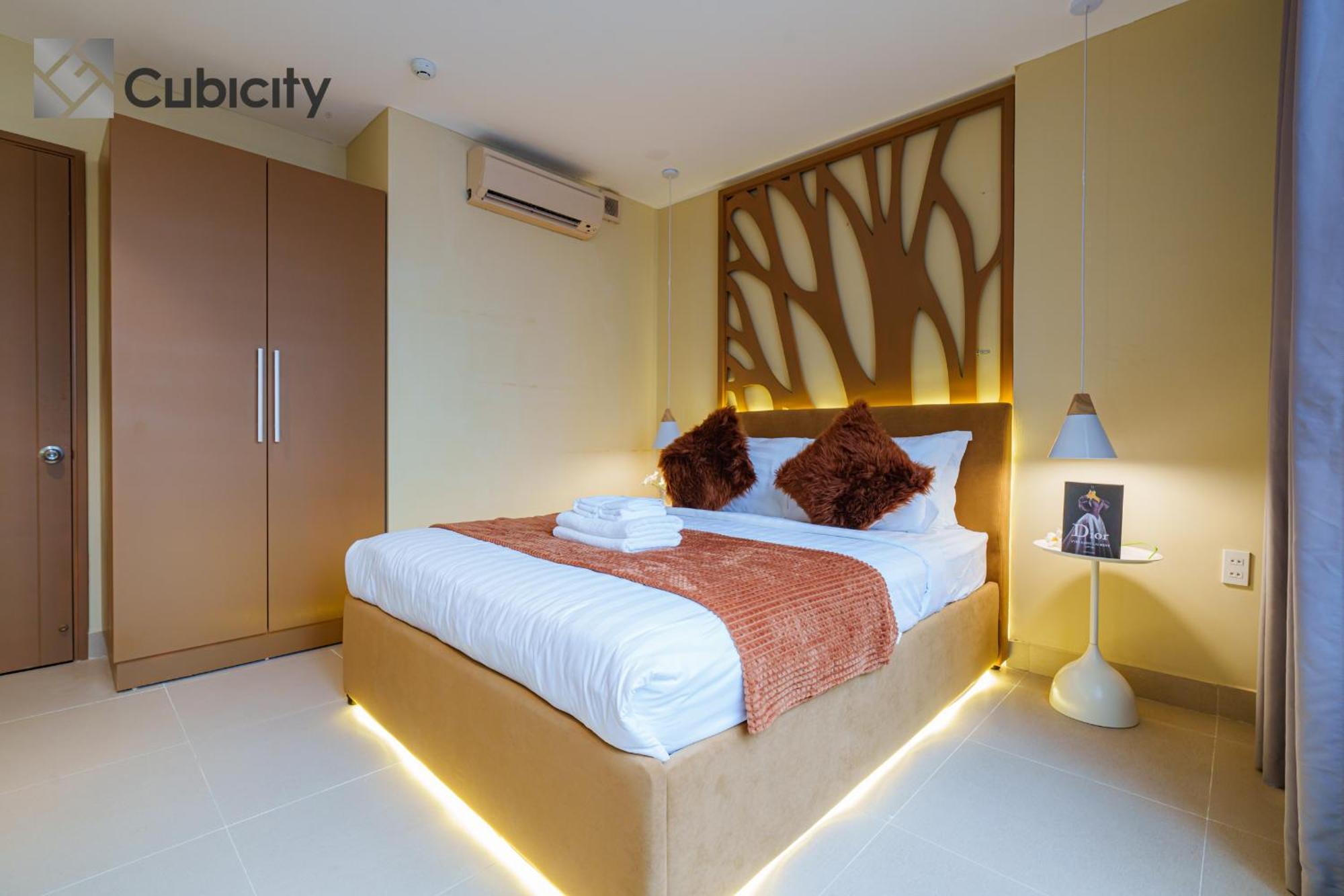 Cubicity Metro House