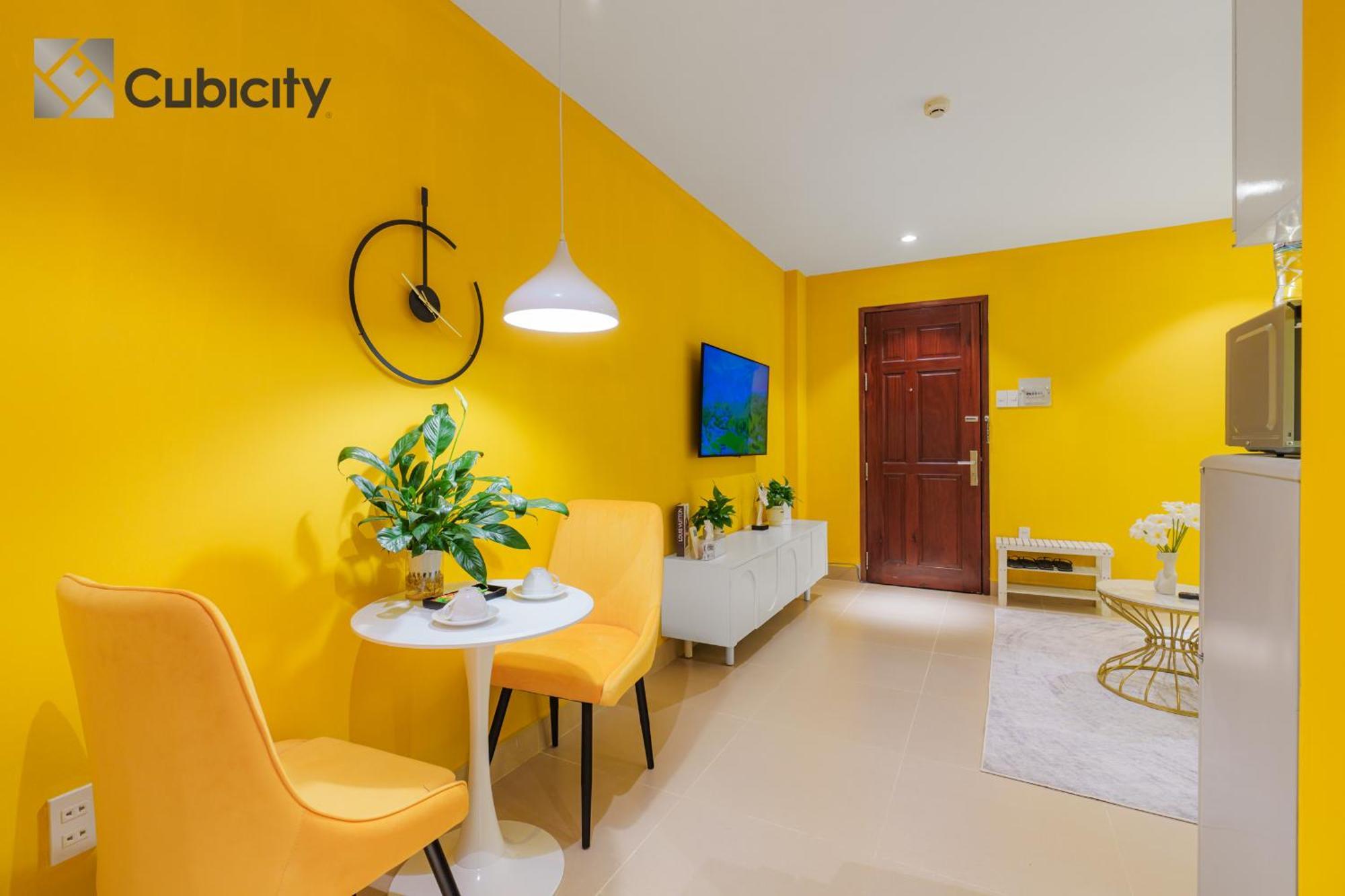 Cubicity Metro House *